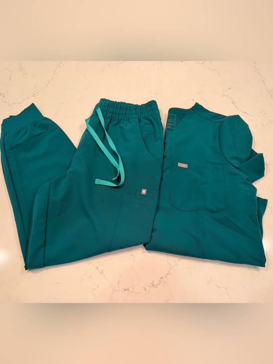 Figs Pants - FIGS Hunter Green Scrub Set - Women’s Large Catarina & Large RW Uman